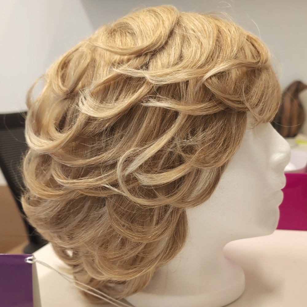 Pantene Sleek Wig Petite Average Ginger Blonde NEW